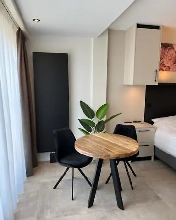 Casa Del Cisne 3 Aparthotel 4*